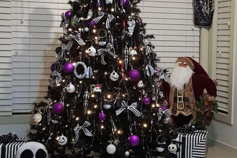 black decor for christmas tree 41 Excellent Black Christmas Decorations Ideas That Looks in