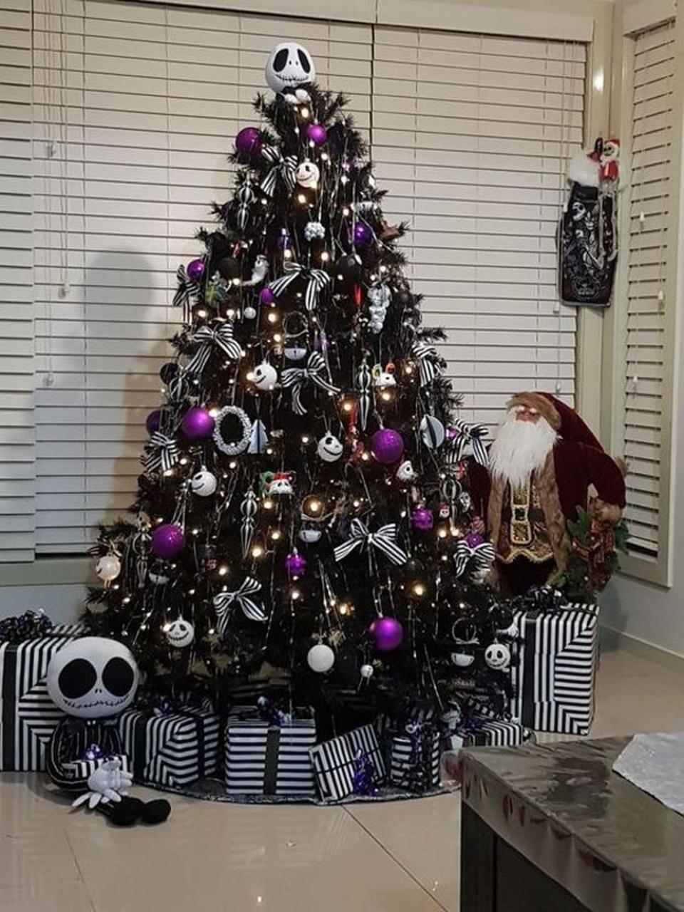 black decor for christmas tree 41 Excellent Black Christmas Decorations Ideas That Looks in