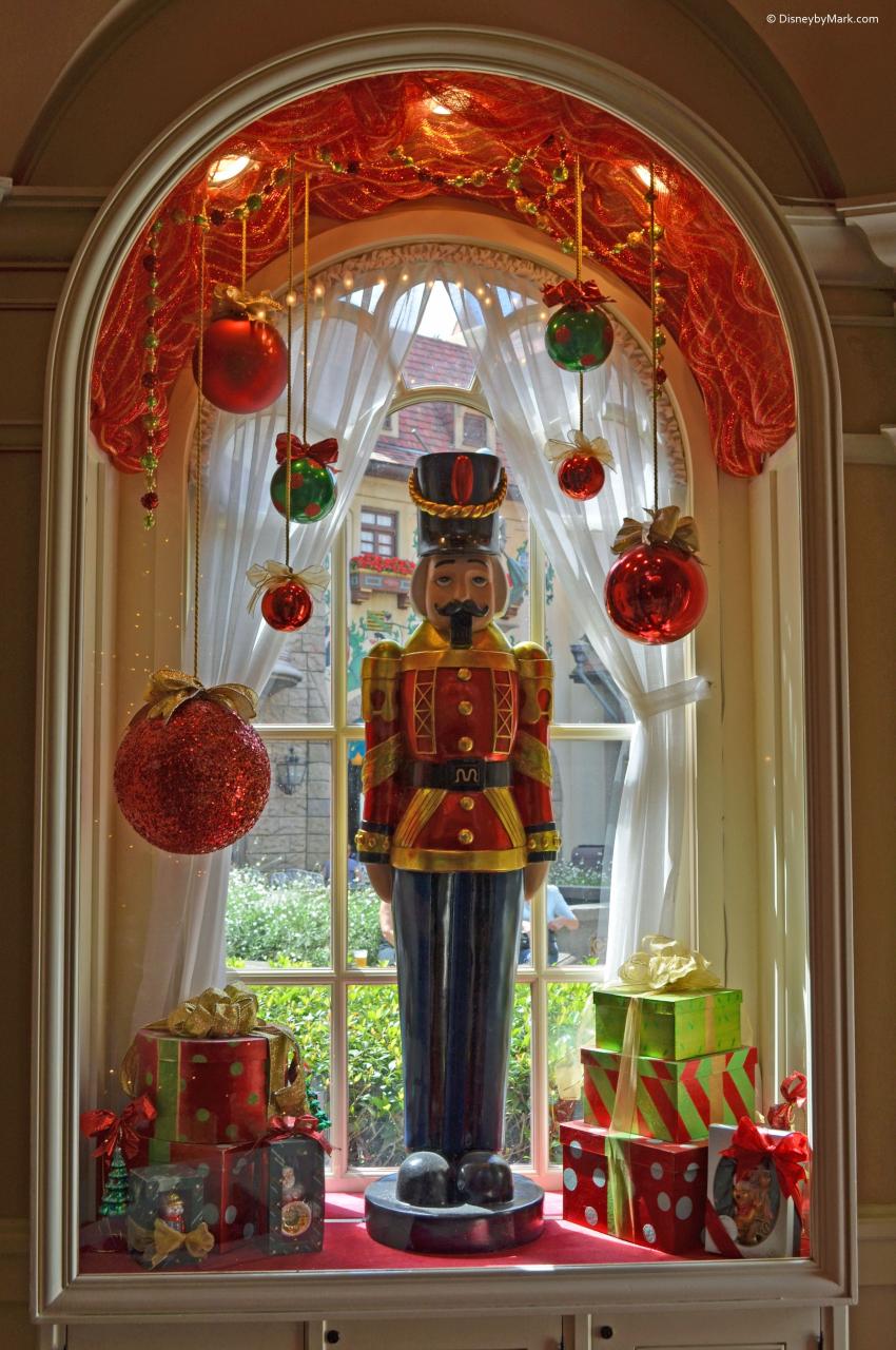 christmas decorating ideas for large windows Window display Christmas Mantels, Noel Christmas, Christmas Store