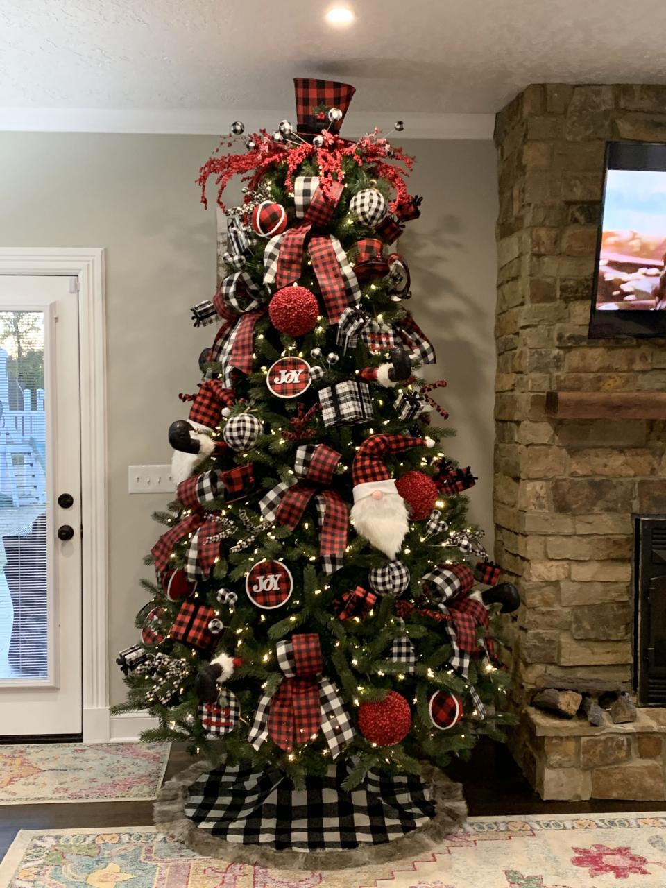 black and red christmas decor 10+ Black And Red Christmas Tree