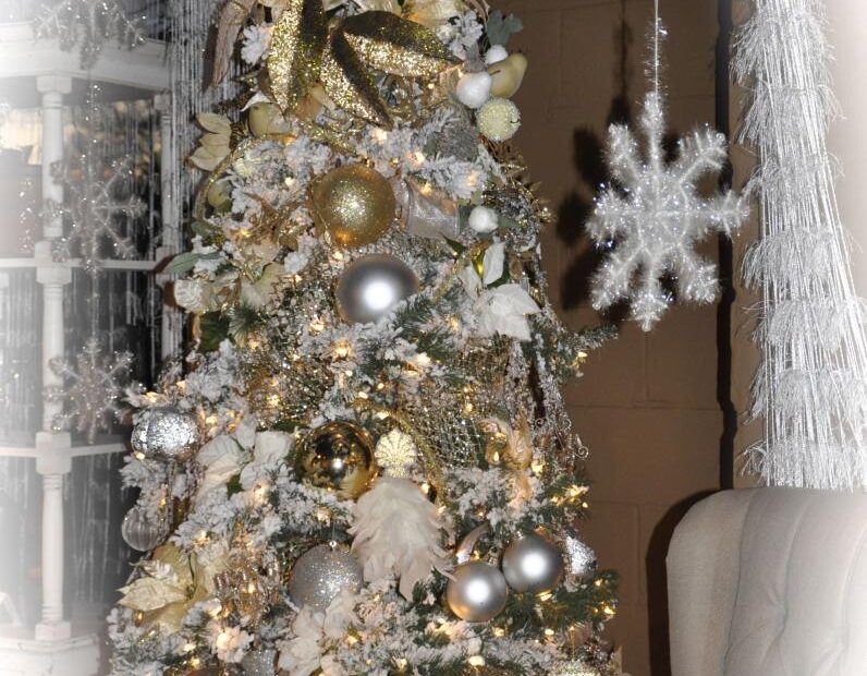 christmas decor silver and gold Silver and Gold Christmas tree Canada Christmas, Christmas 2014, All