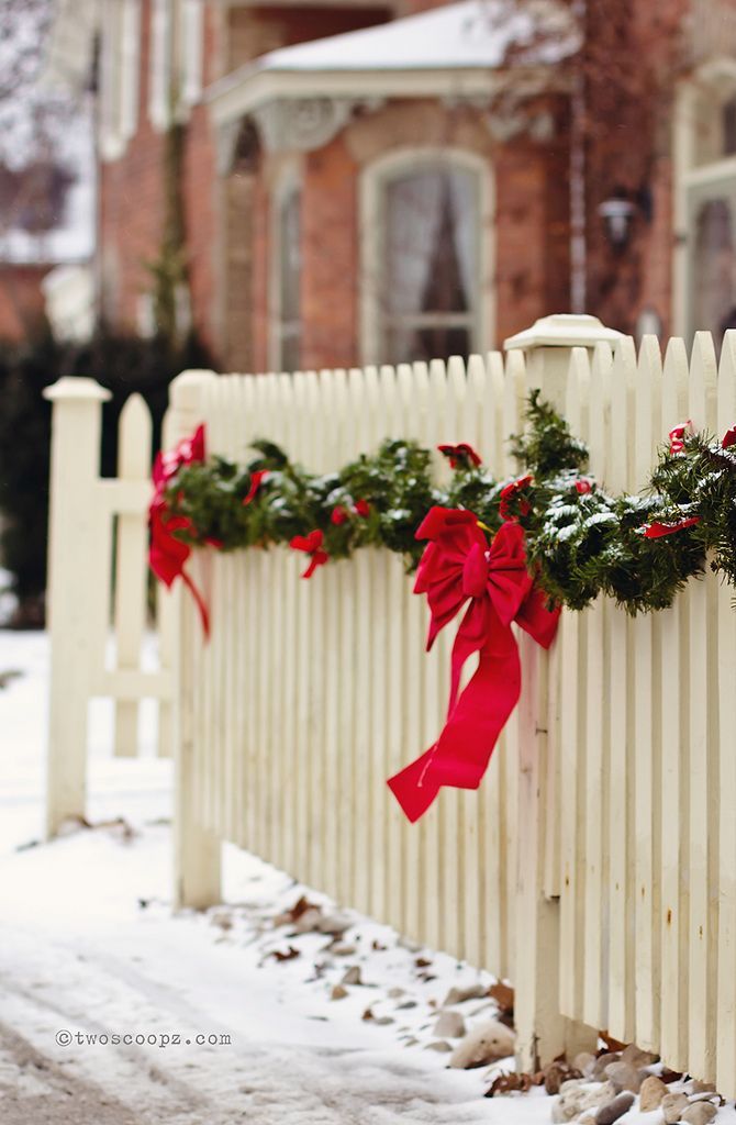 christmas fence decor ideas 20+ Fence Decorated For Christmas