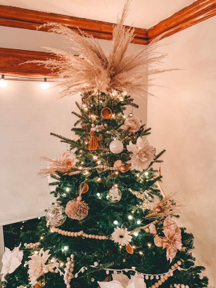 pampas grass christmas tree decor Pampas Grass Christmas Tree Xmas decorations, Holiday design, Christmas