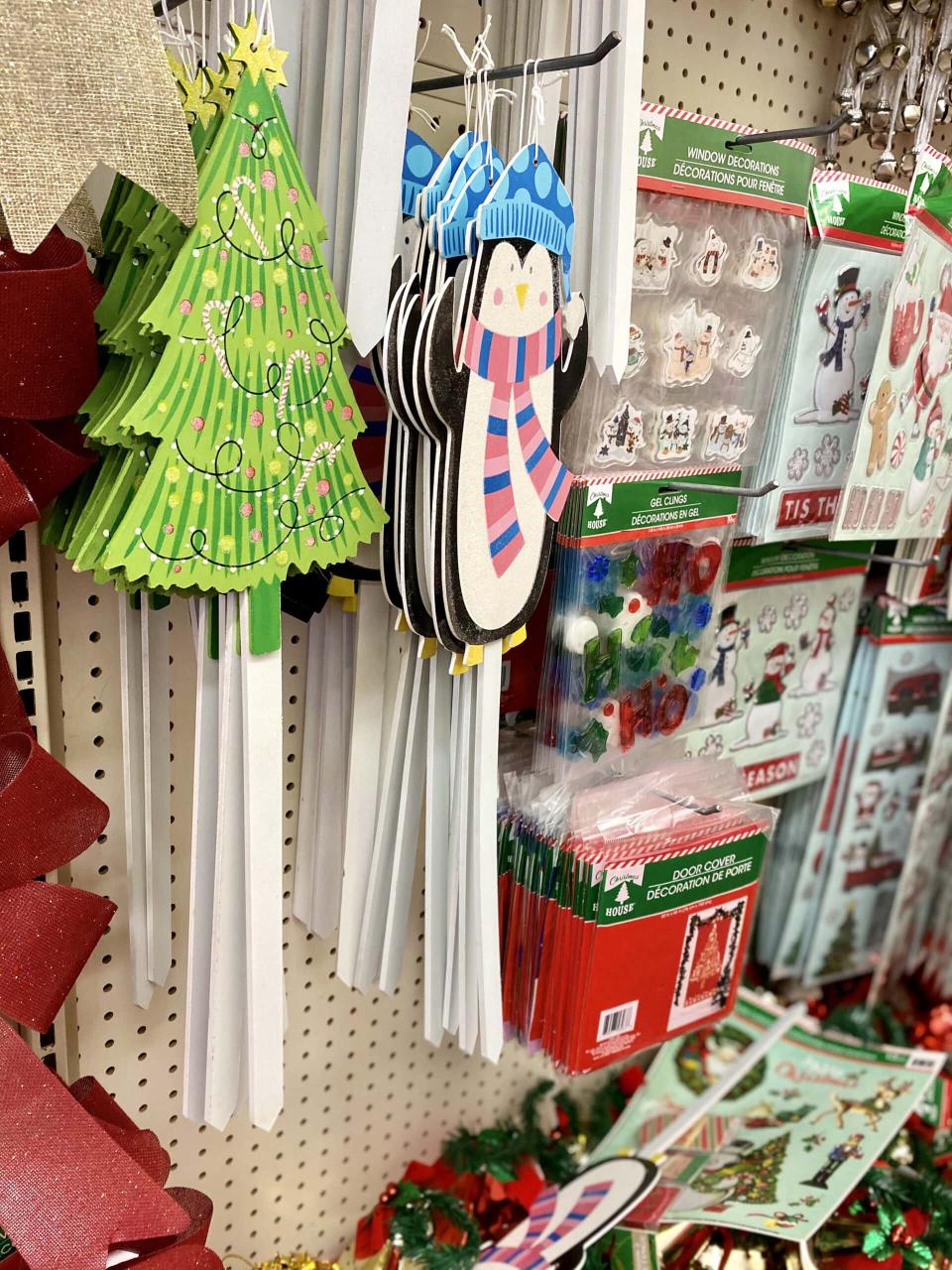 dollar tree christmas wall decor These Dollar Tree Christmas Decorations are THE CUTEST!