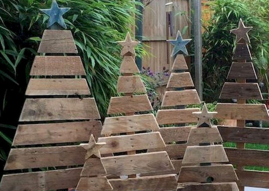 christmas decor made from pallets 60 Awesome Christmas Tree Decor Ideas (24) Christmas decorations diy