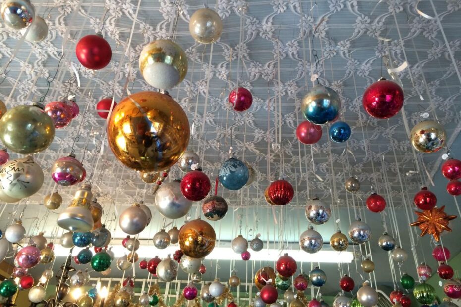 christmas decor ideas ceiling 30+ Christmas Ceiling Decorations Ideas HomeDecorish