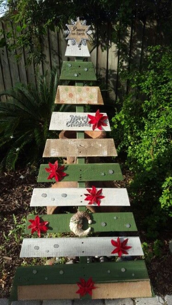 outdoor christmas decorations you can make Pin by Checkin Peniche on natal Pallet christmas tree, Pallet