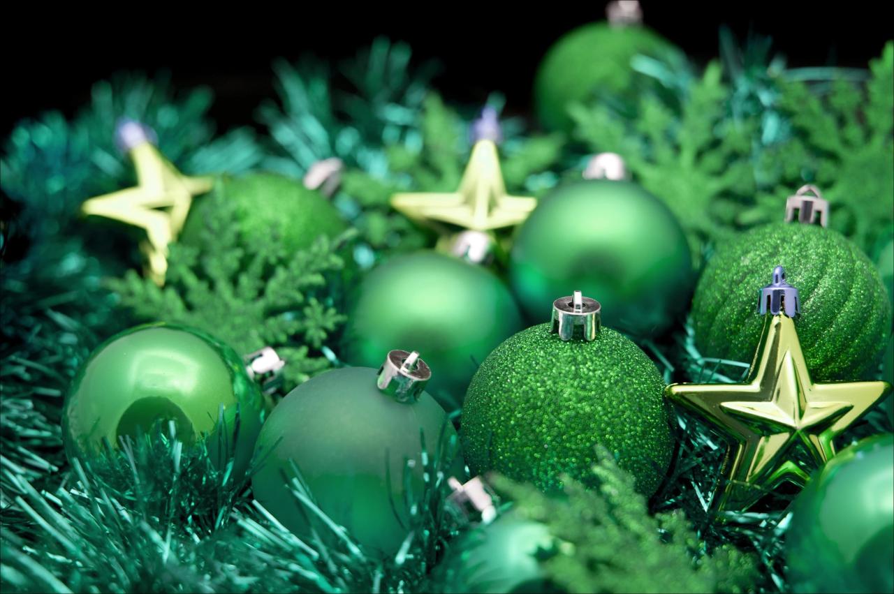 christmas decor ideas green 30+ Green Christmas Decorations Ideas DECOOMO