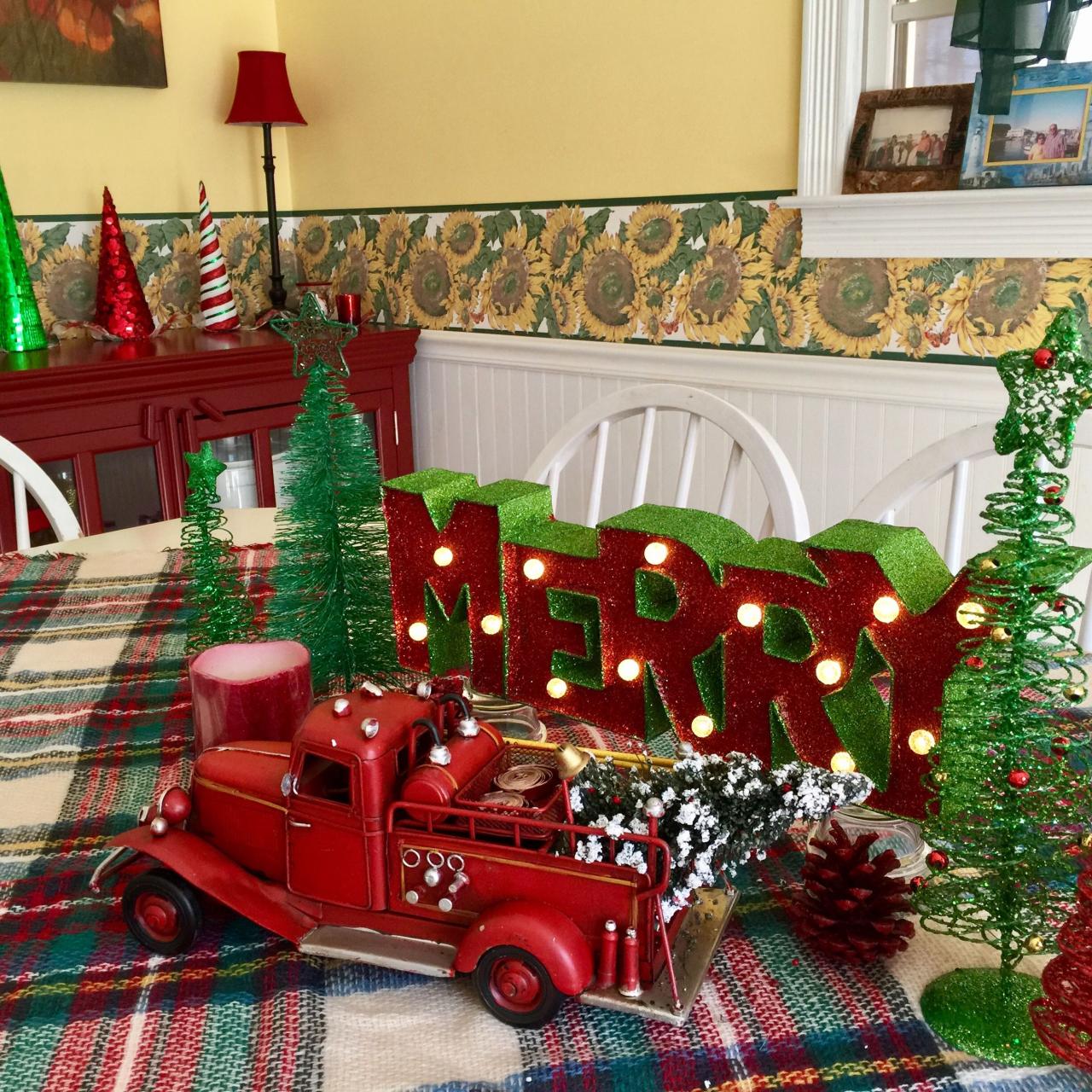 christmas fire truck decor Little red fire truck Christmas projects diy, Red truck decor, Xmas