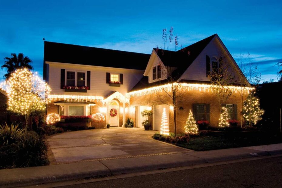 christmas light house decor 8 ways to decorate the outside of your house with Christmas lights