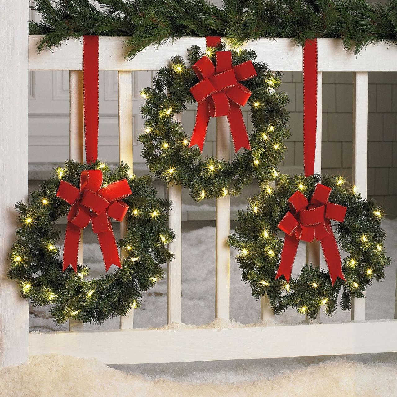 prelit outdoor christmas decor Set Of 3 Cordless PreLit Mini Christmas Wreaths Wreaths, Garland