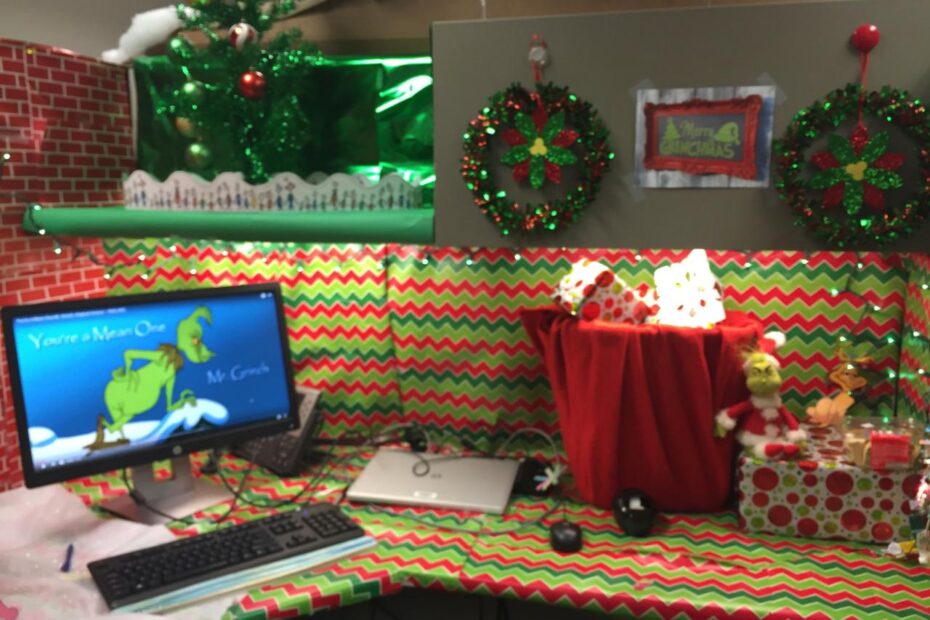 christmas decor ideas for work Ideas To Decorate Your Office Cubicle For Christmas