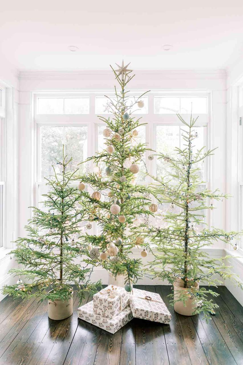 minimal christmas decor ideas 16 Minimalist Christmas Decorating Ideas Anyone Can Recreate