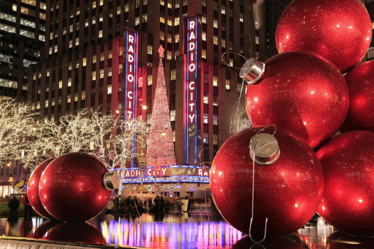 christmas decorations new york 2024 Where to see christmas decorations in new york city Best spots to visit