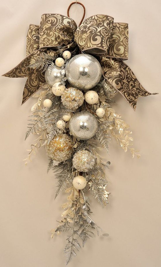 christmas decor ideas gold 35 Fabulous Gold Christmas Decorating Ideas All About Christmas