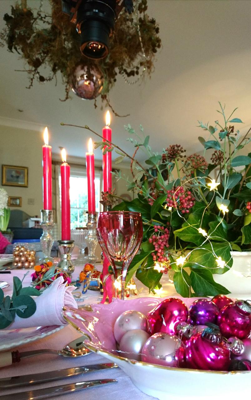 pink christmas party decor How to revive your Christmas table decorations with pink The Middle