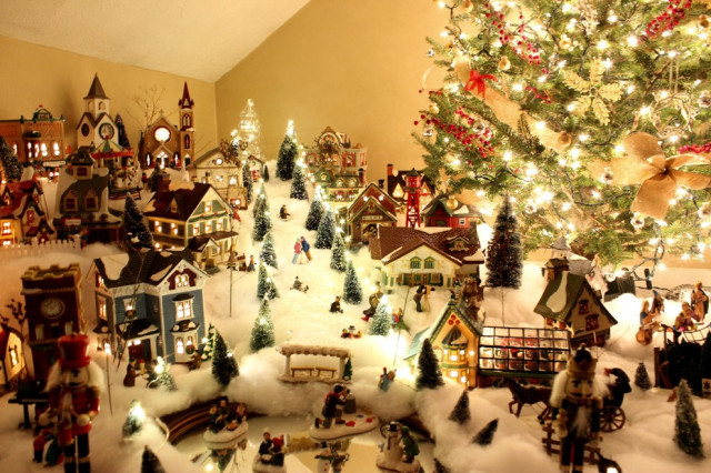 christmas house village decor Houzz Readers Share Their Christmas Villages