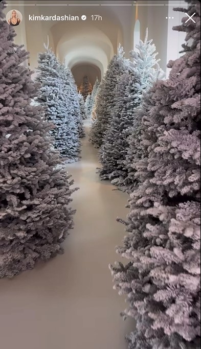 kim kardashian christmas decorations outdoor 2024 Kim Kardashian's holiday decor proves there's no such…