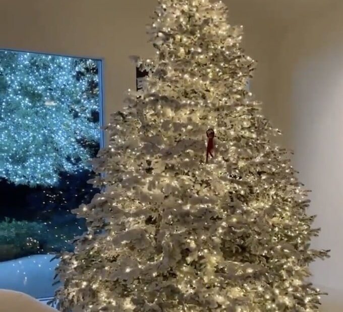 kim kardashian christmas decorations outdoor 2020 Kim Kardashian's Christmas decorations are proof that 2020 has been a