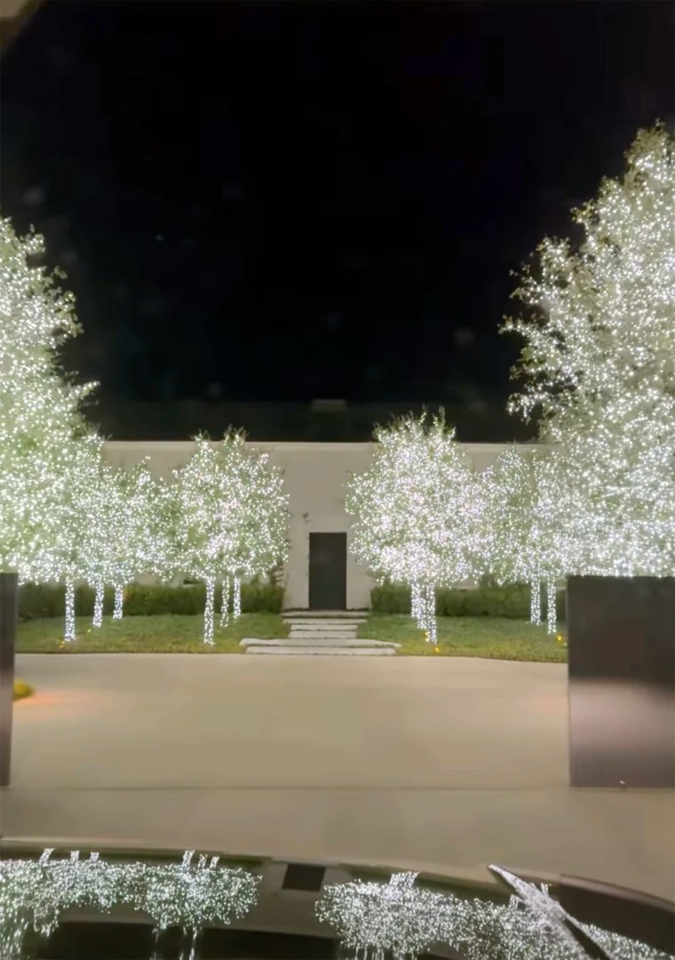 kim kardashian christmas decorations outdoor 2024 Kim Kardashian Shows Off More Christmas Decor 2023