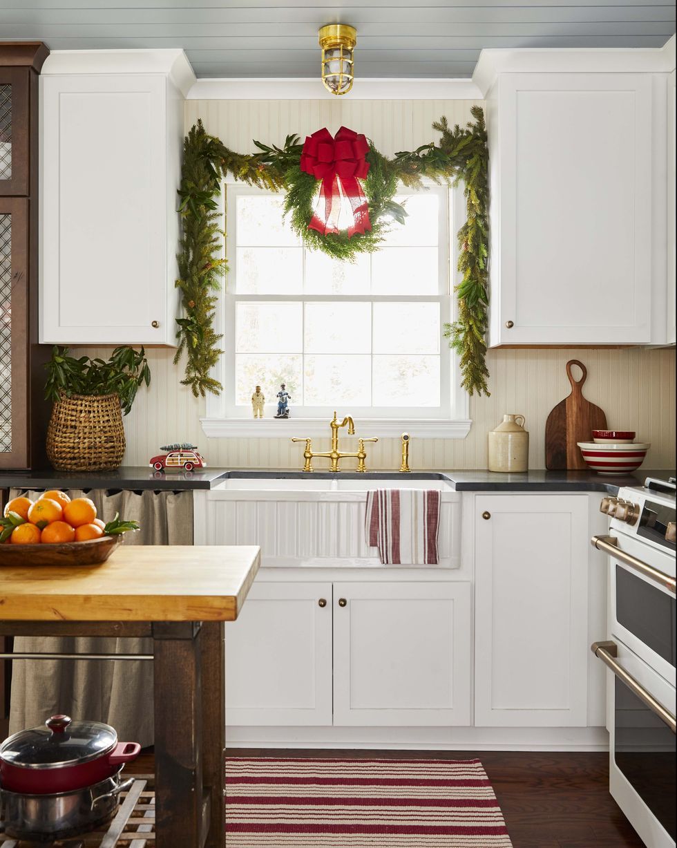 christmas kitchen window decor 29 Best Christmas Window Decorating Ideas 2021 Holiday Window Decorations