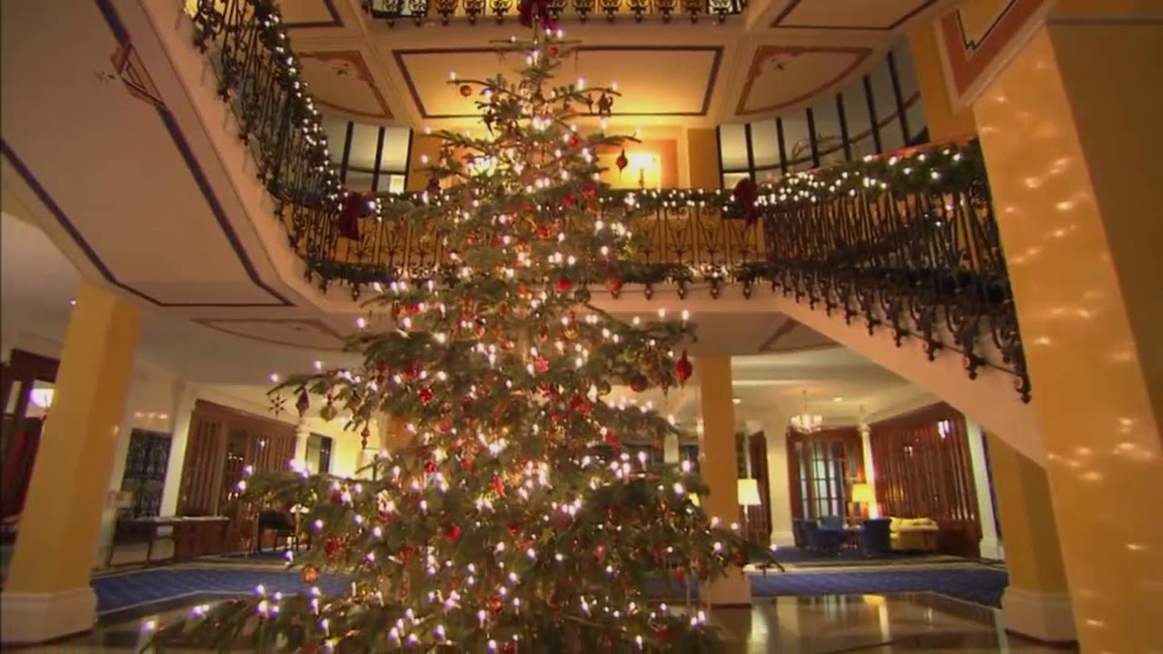 christmas lobby decor ideas Christmas decorations for hotel lobby Luxury hotel interior design