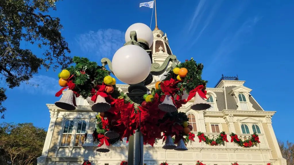 when does christmas decor go up at disney world When does Disney World put up the Christmas decorations at the theme parks?