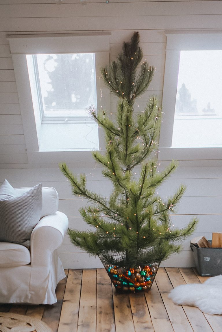 natural christmas tree decor 20 Affordable Natural Christmas Decoration Ideas You Can Make B