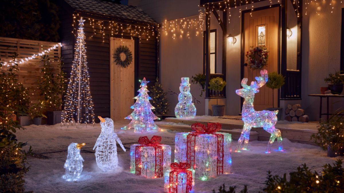 christmas decorating ideas 2024 outdoor Outdoor Christmas Decoration Ideas Homebase Homebase