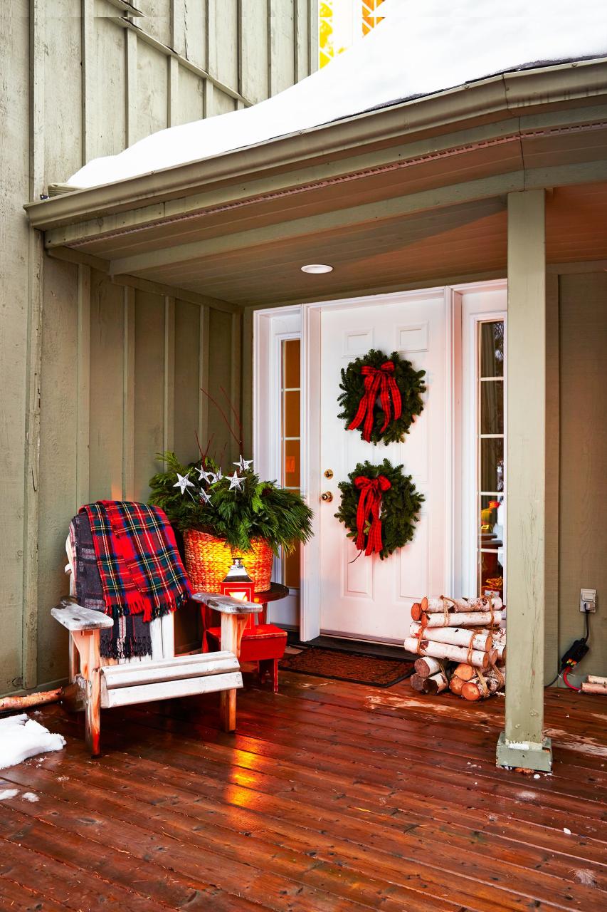 outdoor christmas decorations ideas porch 49 Best Photos Decorating Porch Columns For Christmas 40 Cool Diy