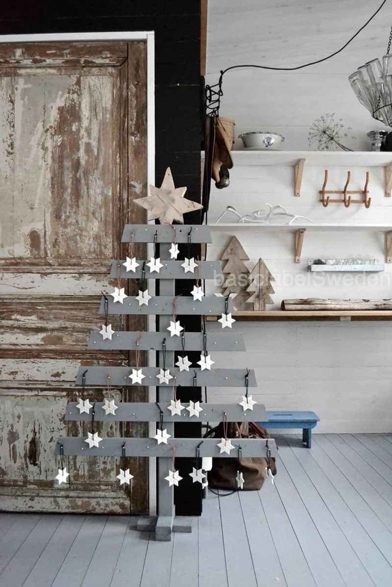 christmas decor made from pallets 20 Christmas Decorations Using Pallets