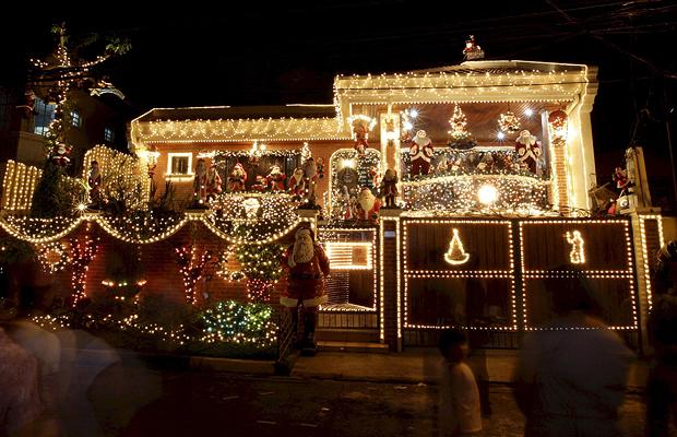 christmas decorations outdoor philippines Top 10 Biggest Outdoor Christmas Lights House Decorations DigsDigs