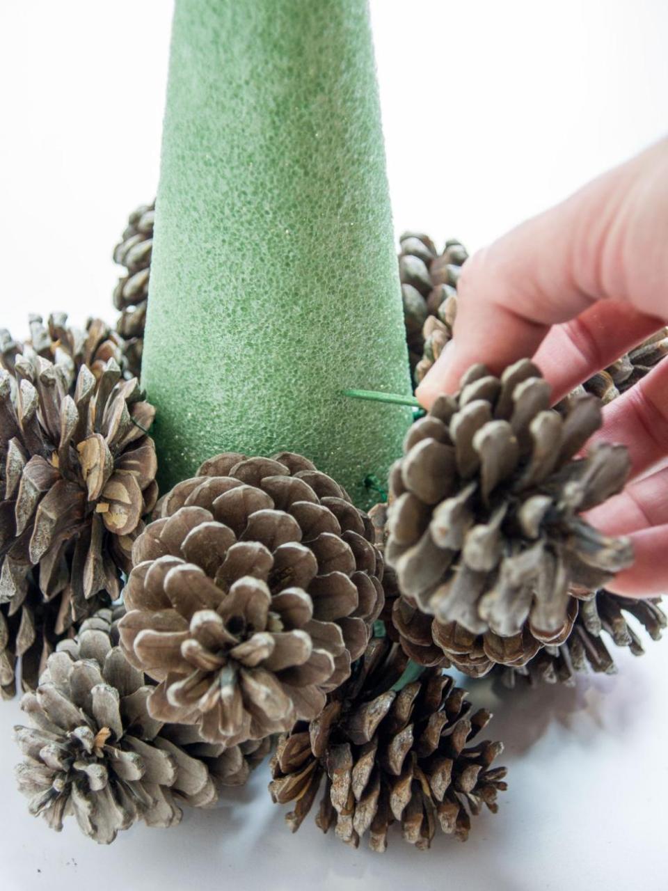 christmas decoration ideas pine cones Easy DIY Christmas Pine Cone Decor That Will Amaze Everyone