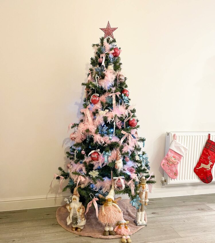 pink christmas decorations indoor 33+ Spectacular Pink Christmas Decorations Ideas