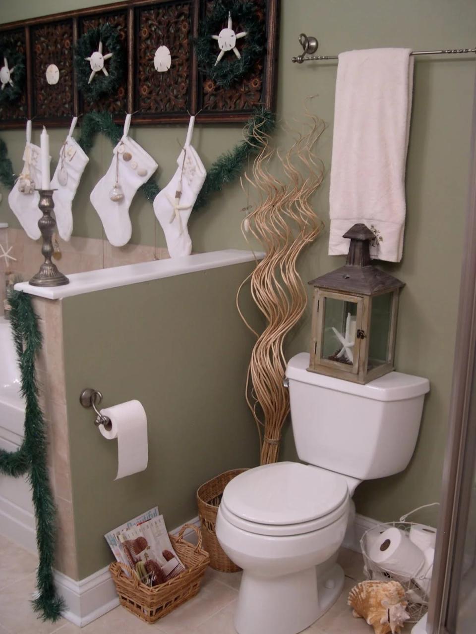 christmas bathroom decor set 17 UNIQUE BATHROOM CHRISTMAS DECORATIONS..... Godfather Style