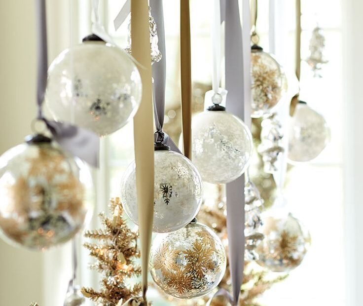 christmas decor gold and white 44 Refined Gold And White Christmas Décor Ideas DigsDigs