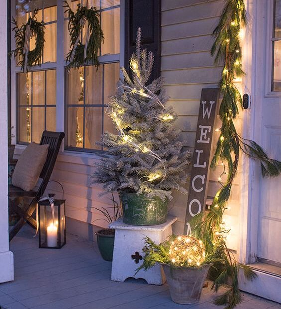 rustic christmas decorations outdoor 68 Comfy Rustic Outdoor Christmas Décor Ideas DigsDigs