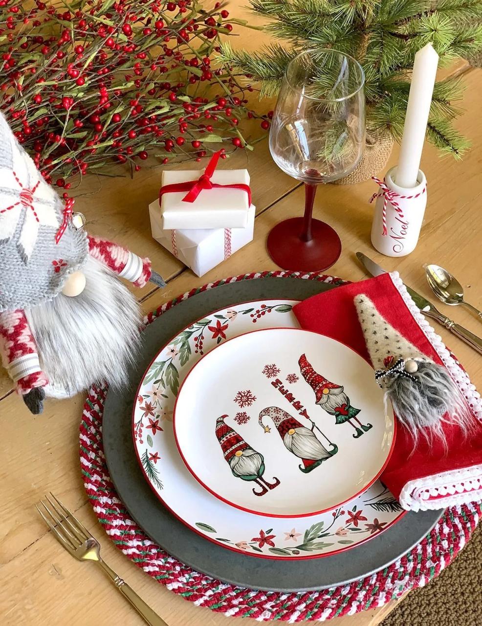 christmas table decor rustic Rustic Christmas Table Ideas Be Brave and Bloom