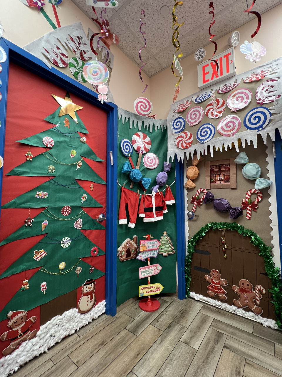 christmas decor ideas in classroom Christmas Classroom Decoration.