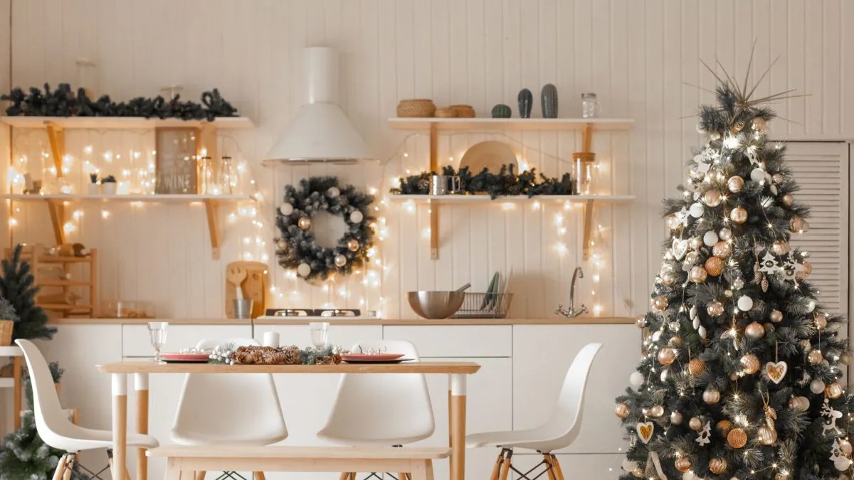 christmas decoration colours 2024 Classic Christmas Decor Trends And Pantone's Influence For 2024 News18