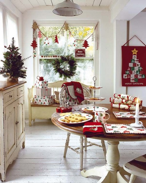 christmas decor ideas dining room 37 Stunning Christmas Dining Room Décor Ideas DigsDigs