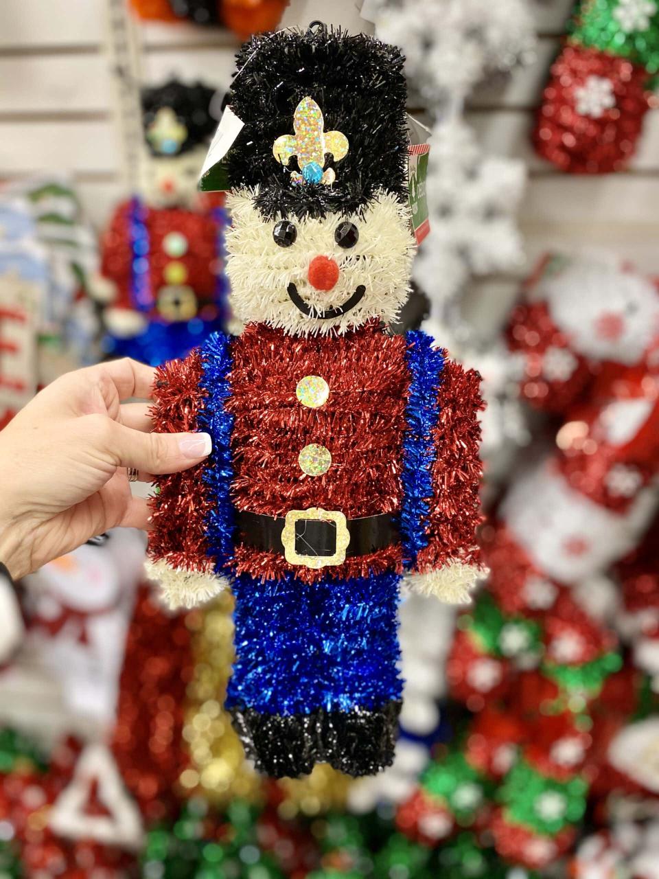 christmas decor ideas dollar tree These Dollar Tree Christmas Decorations are THE CUTEST!