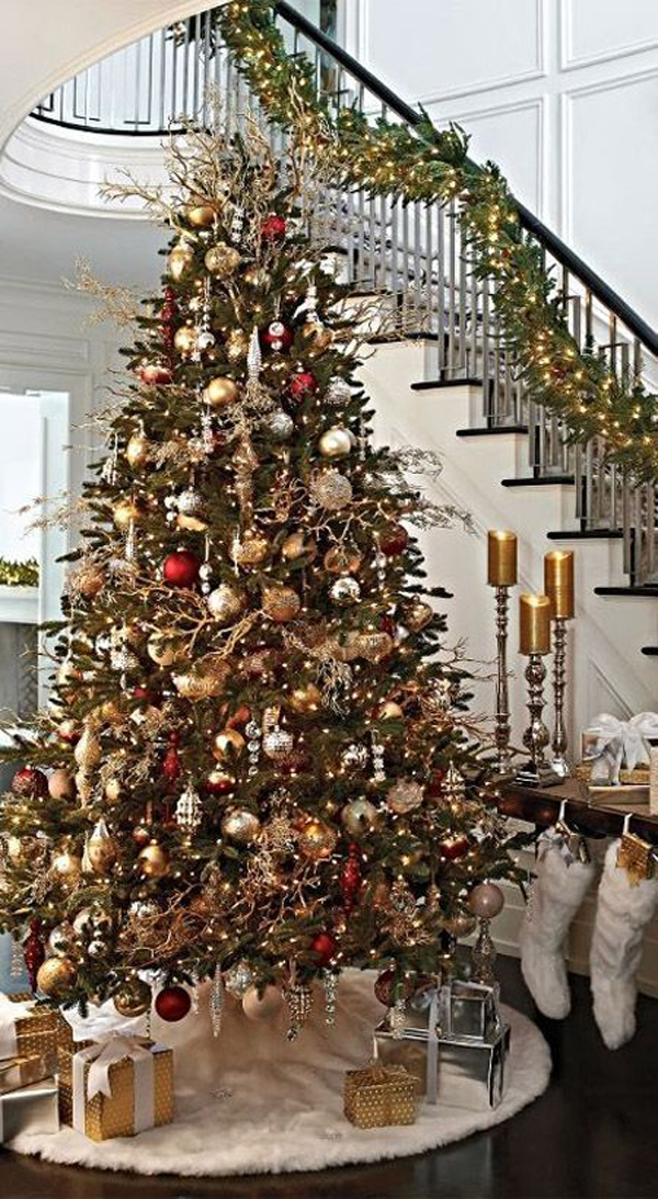 gold decor for christmas tree 20 Luxury Gold Christmas Trees Decor For Sparkling Holidays HomeMydesign