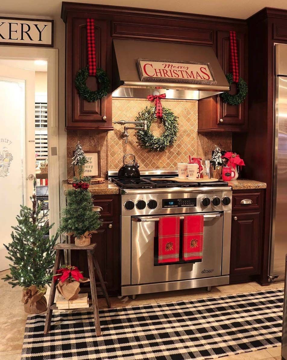 farmhouse kitchen christmas decor Outside Christmas Decorations, Christmas Kitchen Decor, Farmhouse