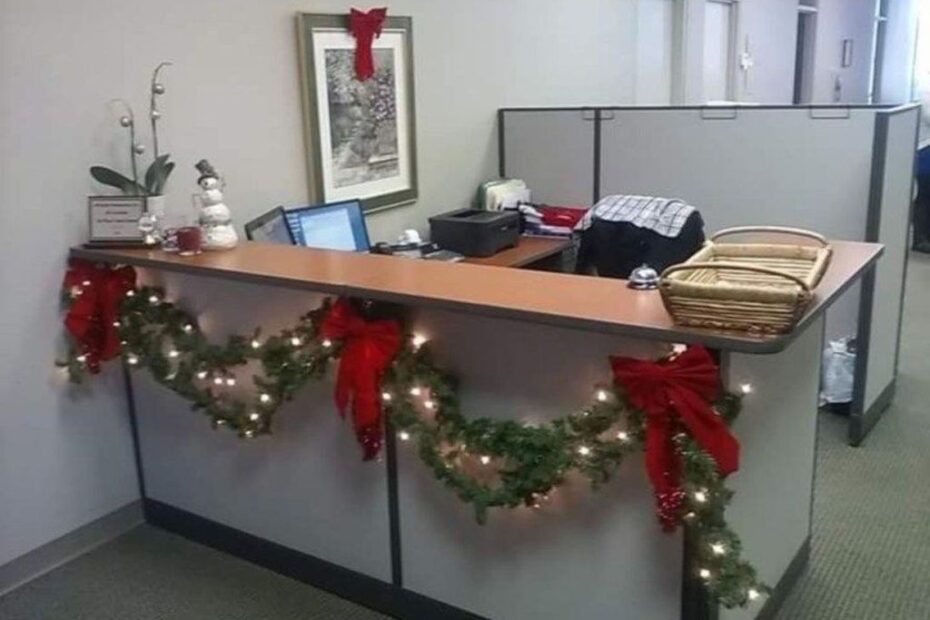 front desk christmas decor 30+ Latest Christmas Office Decoration Ideas You Should Try Office