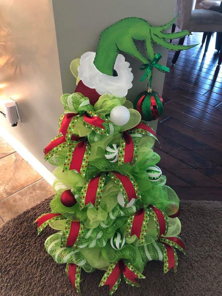 the grinch christmas tree decor Pin by Rlevan on Christmas Grinch christmas, Grinch decorations