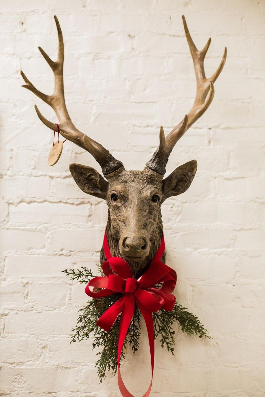 deer head christmas decor December Traditions Deer head decor christmas, Christmas lodge