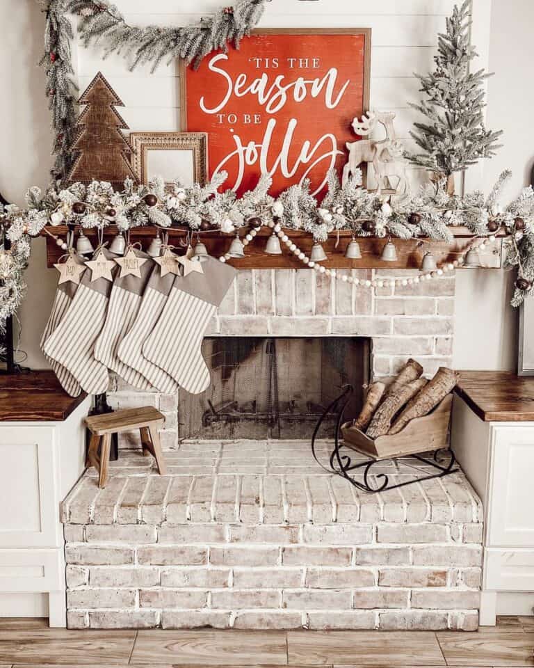 christmas decor around fireplace 40 Fireplace Christmas Décor Ideas for the Holiday Season