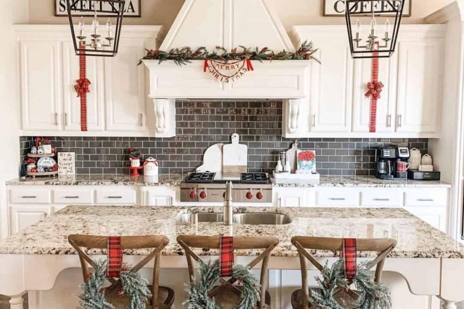 farmhouse kitchen christmas decor 31 Farmhouse Christmas Kitchen Décor Ideas to Make the Merriest Kitchen