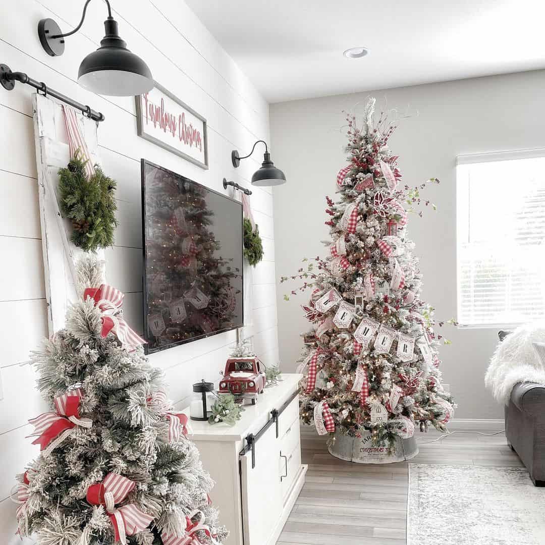 christmas decor around tv 19 Christmas Décor Ideas for TV Stands to Watch Holiday Movies in Style